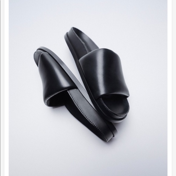 ZARA WOMAN NWT FW21 BLACK FLAT PADDED LEATHER SANDALS - Picture 3 of 8